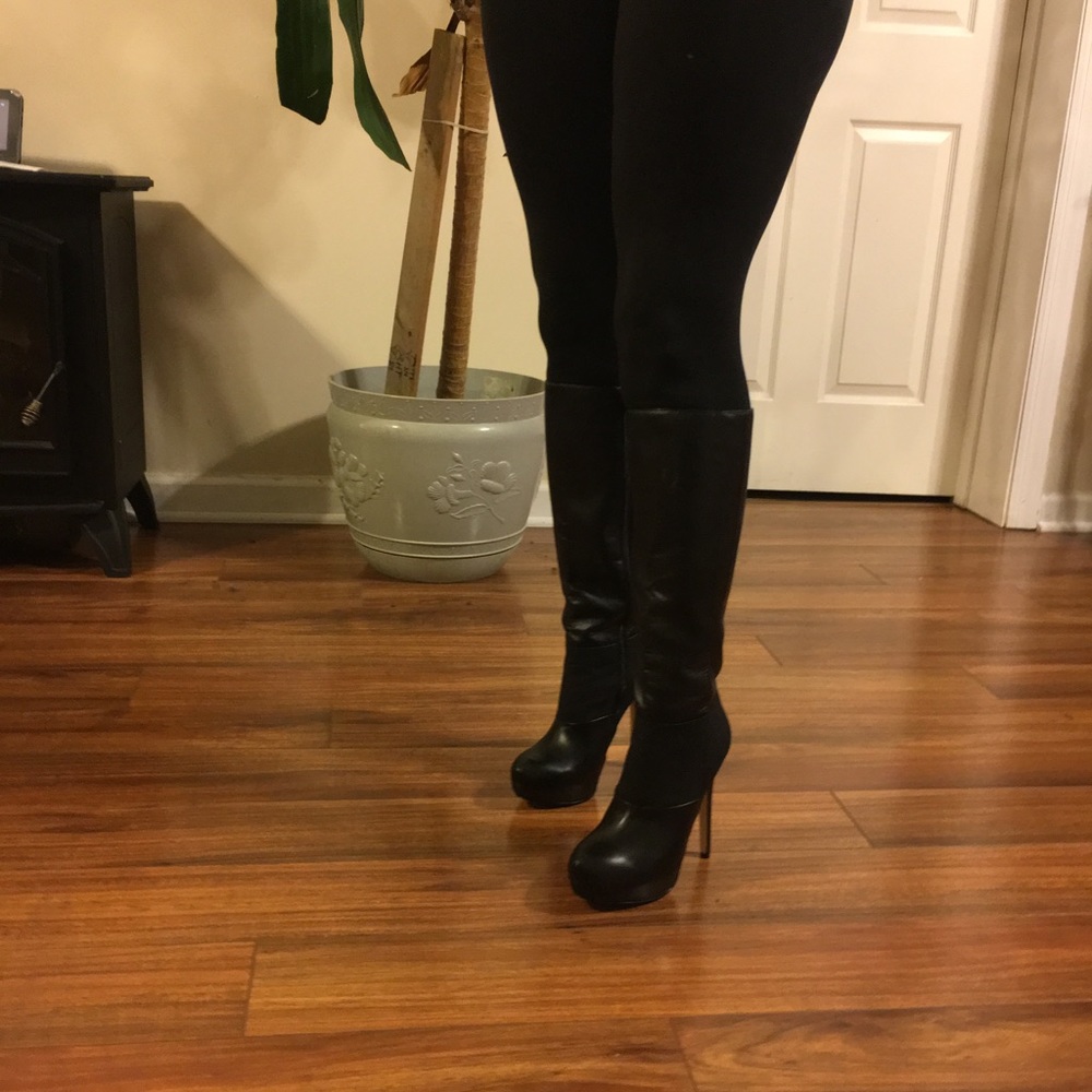 Boots - Picture 4 of 6